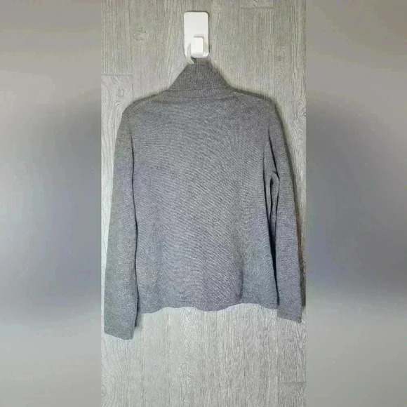 Brand unknown gray turtle neck long sleeve 100 % Cashmere sweater. - Picture 4 of 4